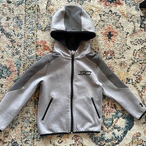 🐘 Under Armour Hoodie. YOUTH XS great quality! 🐘